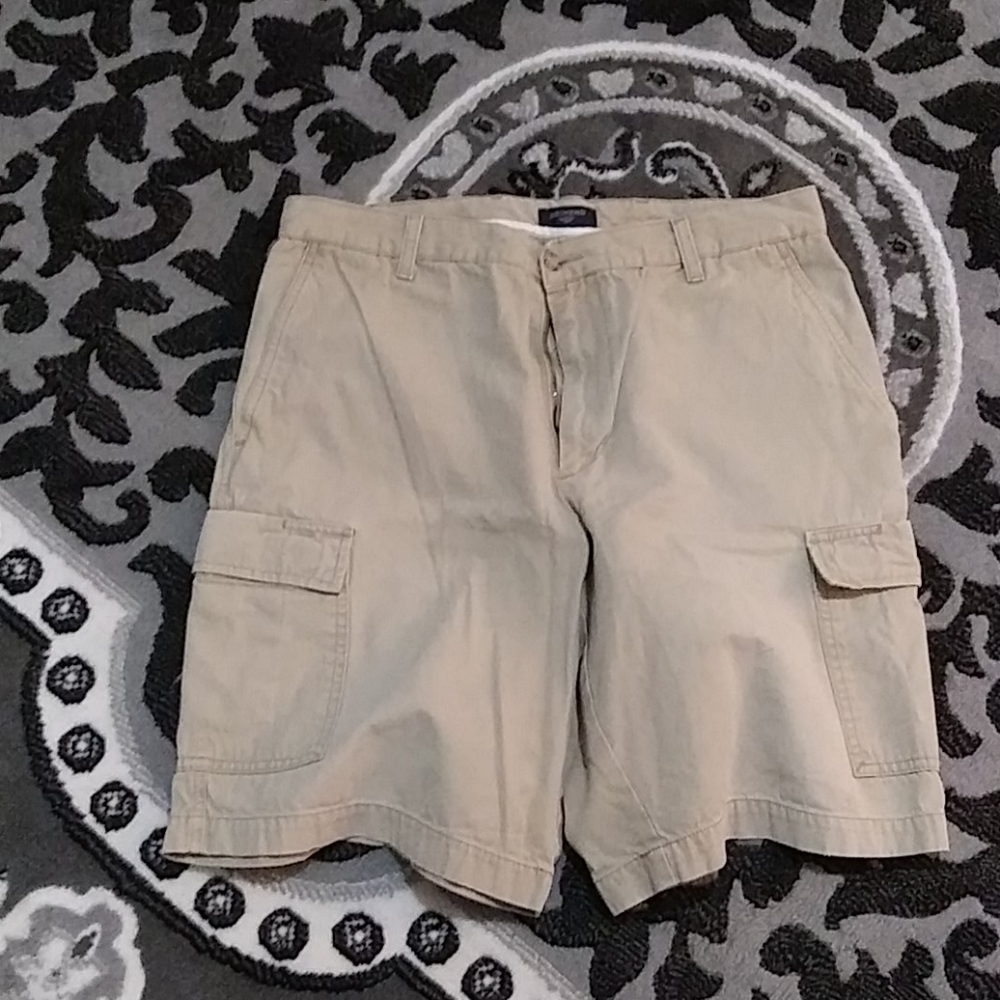 Dockers cargo shorts GUC